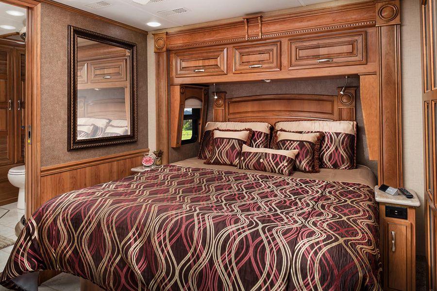 Интерьер Entegra Coach Anthem 2016 года  (фото 6 из 11)